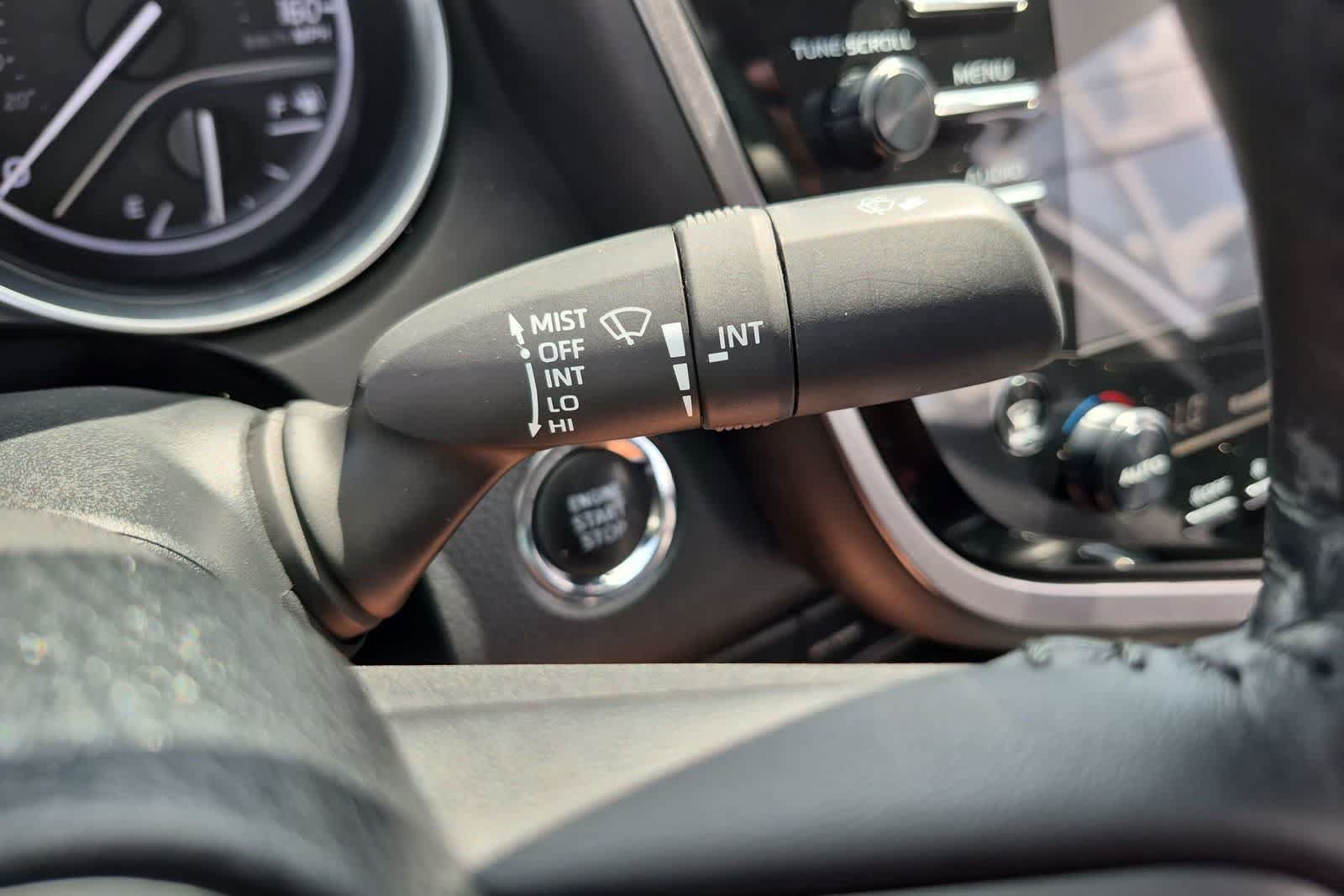 Used 2020 Toyota Camry XLE FWD image 25