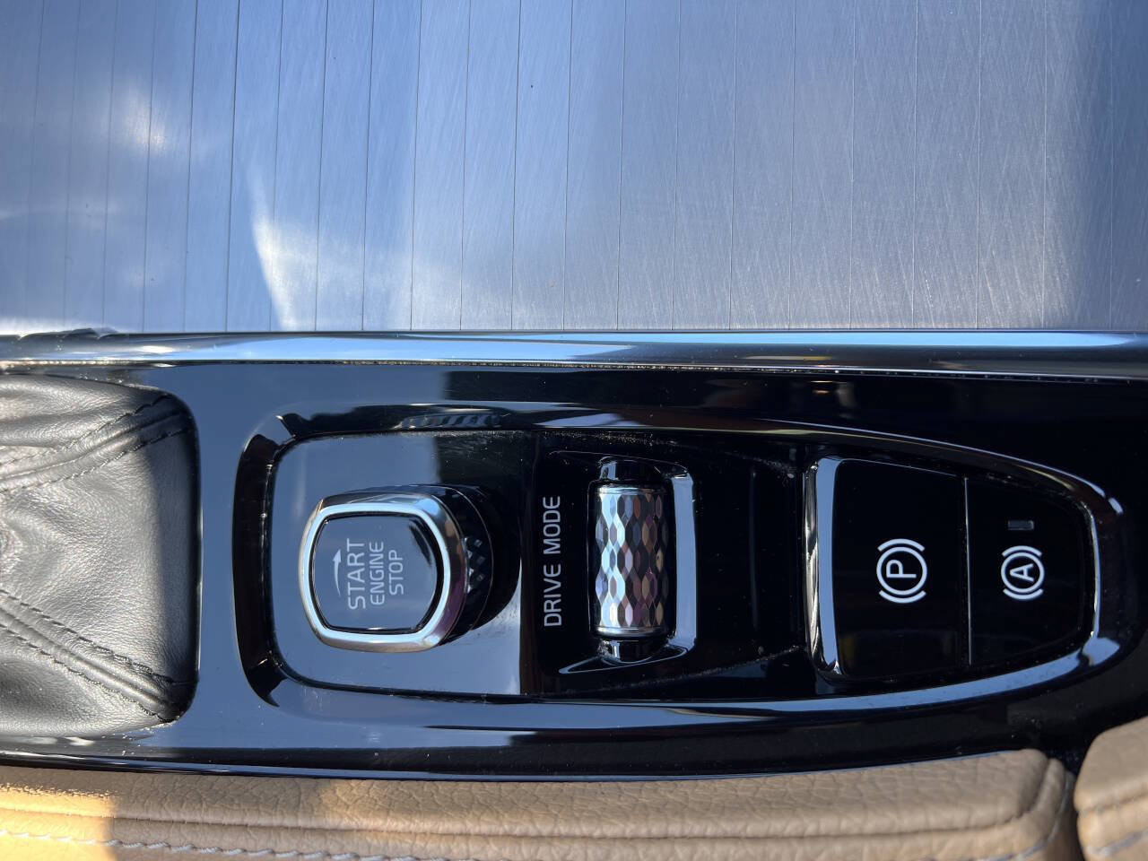 Used 2018 Volvo XC90 T6 Momentum w/ Convenience Package AWD/4WD image 16