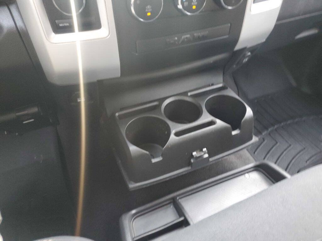 Used 2012 RAM 1500 Classic SLT AWD/4WD image 37