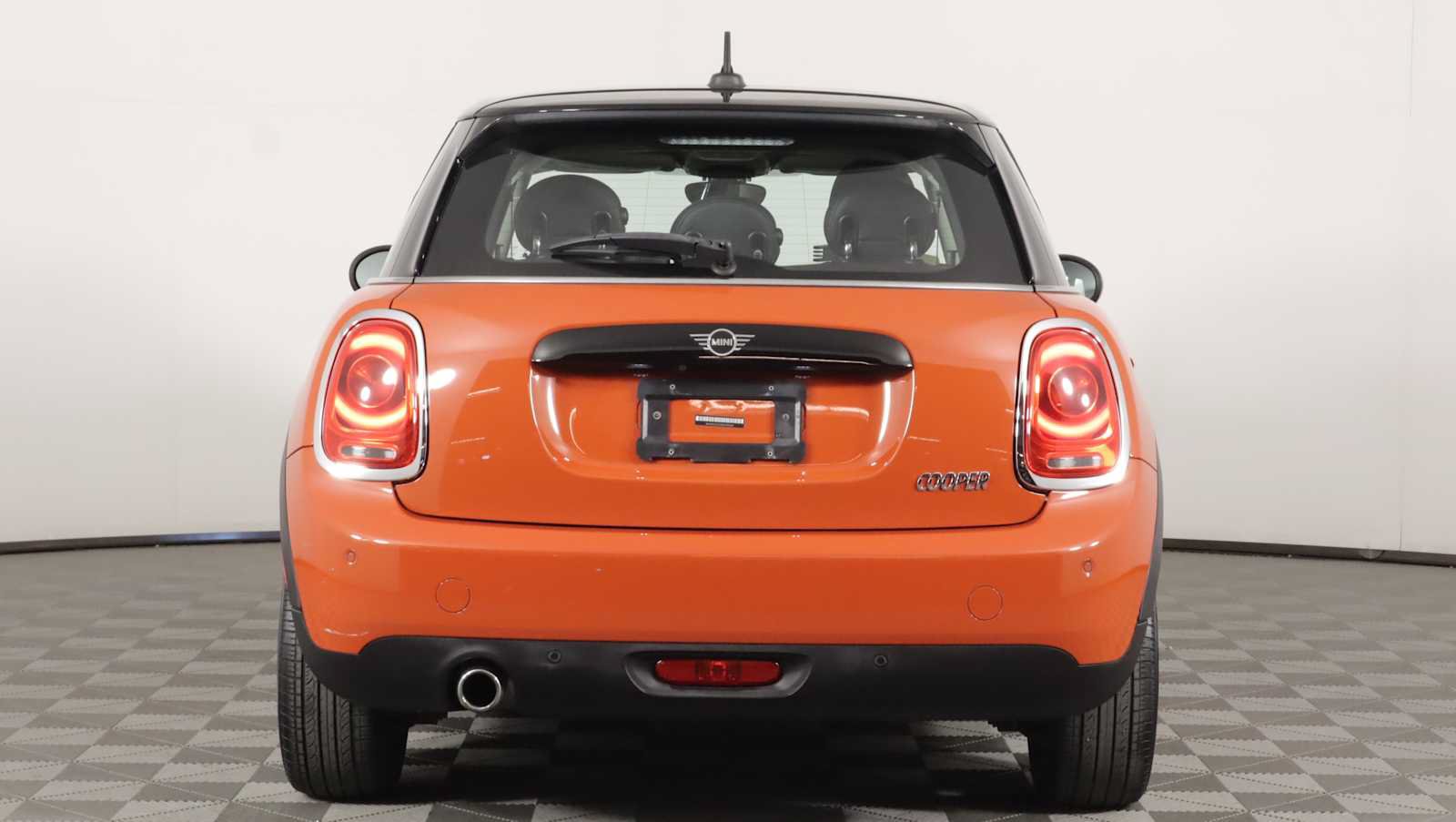 Used 2019 MINI Cooper 4-Door Hardtop FWD image 6