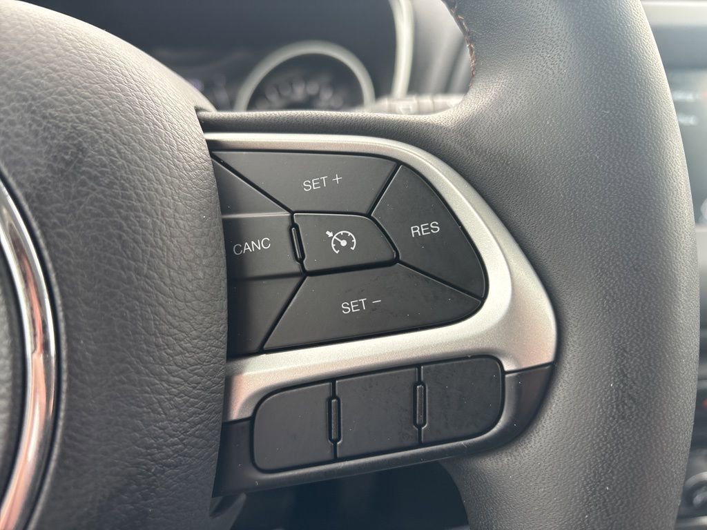 Certified 2021 Jeep Compass Latitude image 25