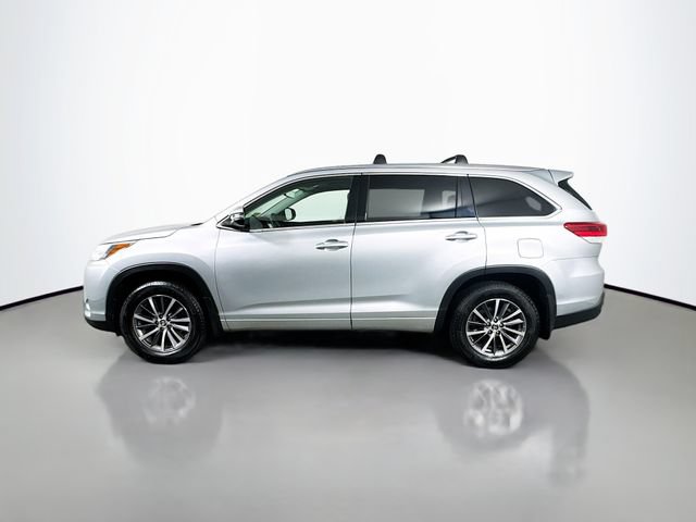 Used 2017 Toyota Highlander XLE w/ Carpet Mat Package AWD/4WD image 5