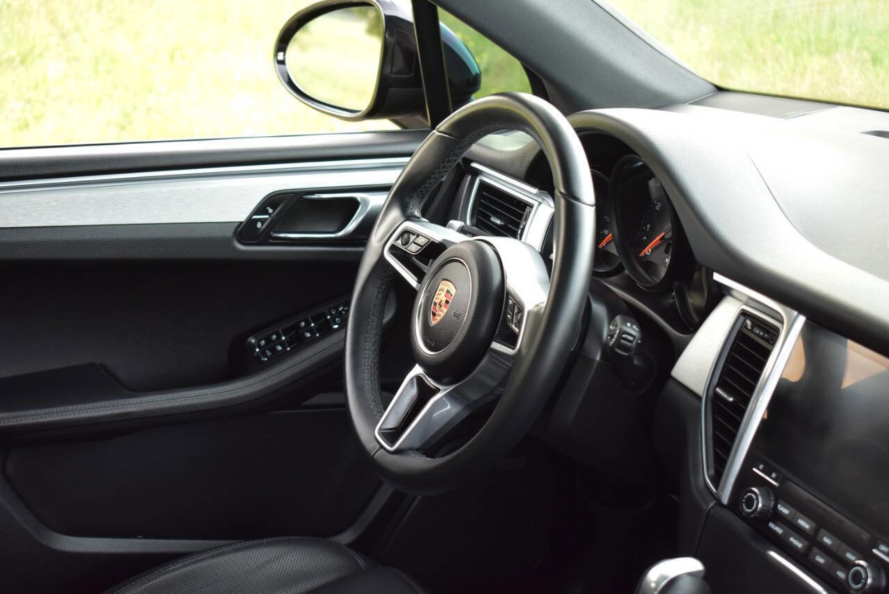 Used 2017 Porsche Macan AWD/4WD image 23
