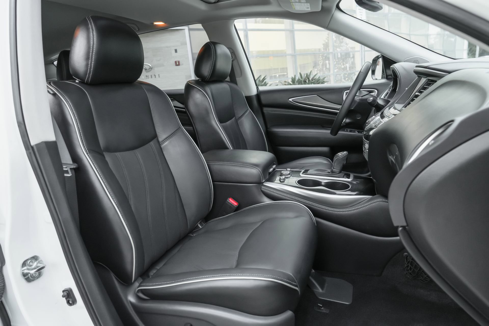 Used 2019 INFINITI QX60 Luxe w/ Essential Package image 38