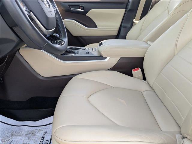 Used 2020 Toyota Highlander XLE image 12