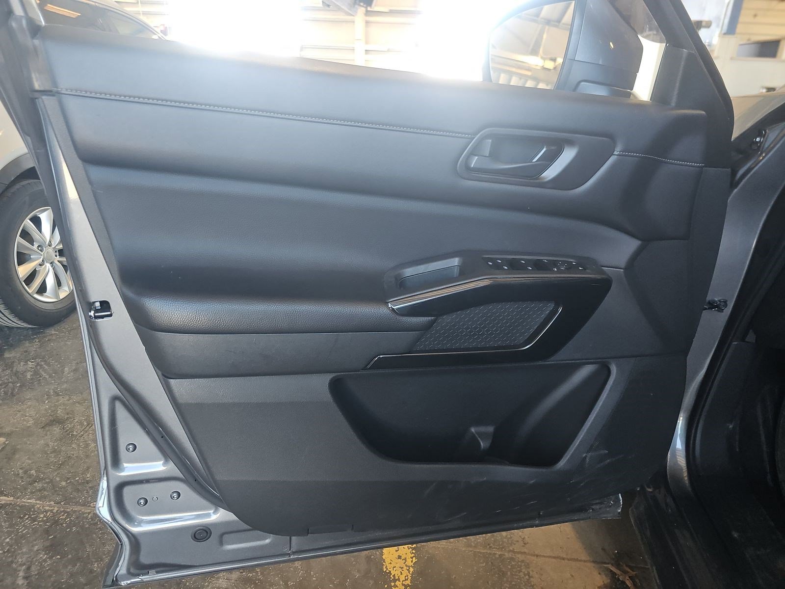 Used 2024 Nissan Pathfinder SV image 13