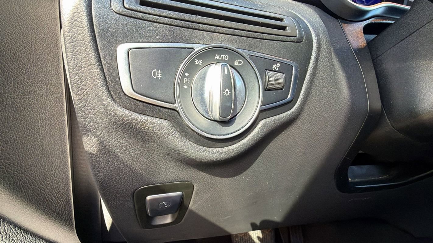 Used 2022 Mercedes-Benz GLC 300 4MATIC image 28