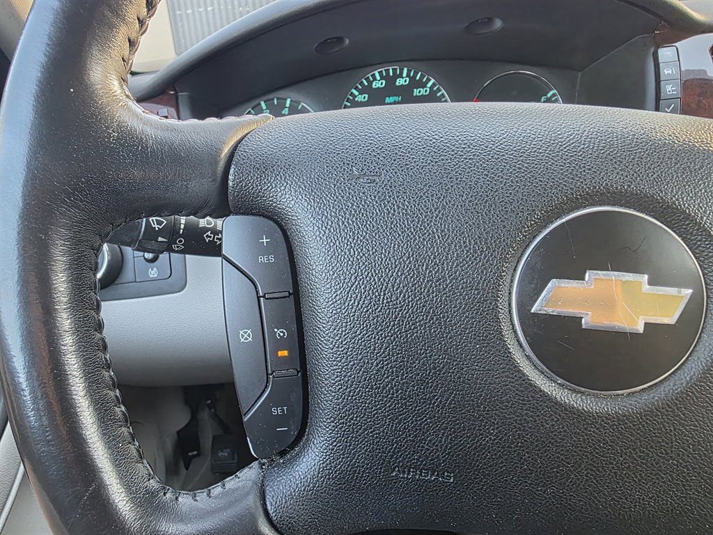 Used 2010 Chevrolet Impala LT w/ Luxury Edition Package image 24