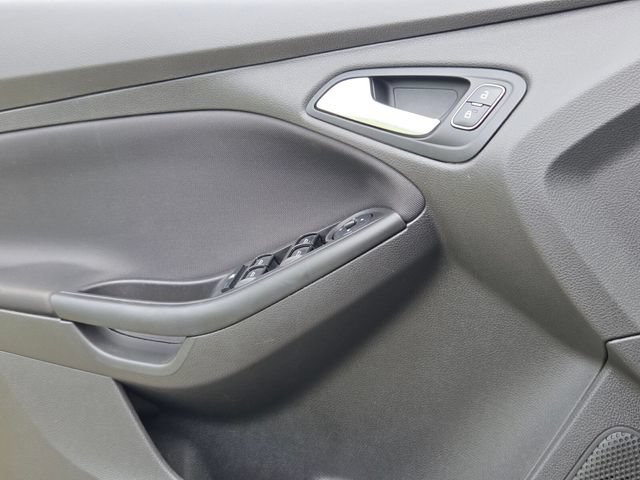 Used 2018 Ford Focus SE FWD image 25
