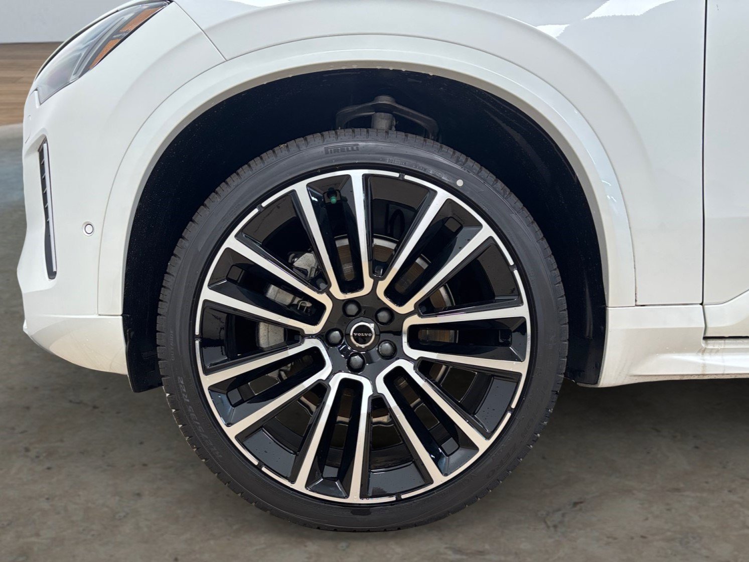 New 2026 Volvo XC90 B6 Plus w/ Protection Package Premier AWD/4WD image 45