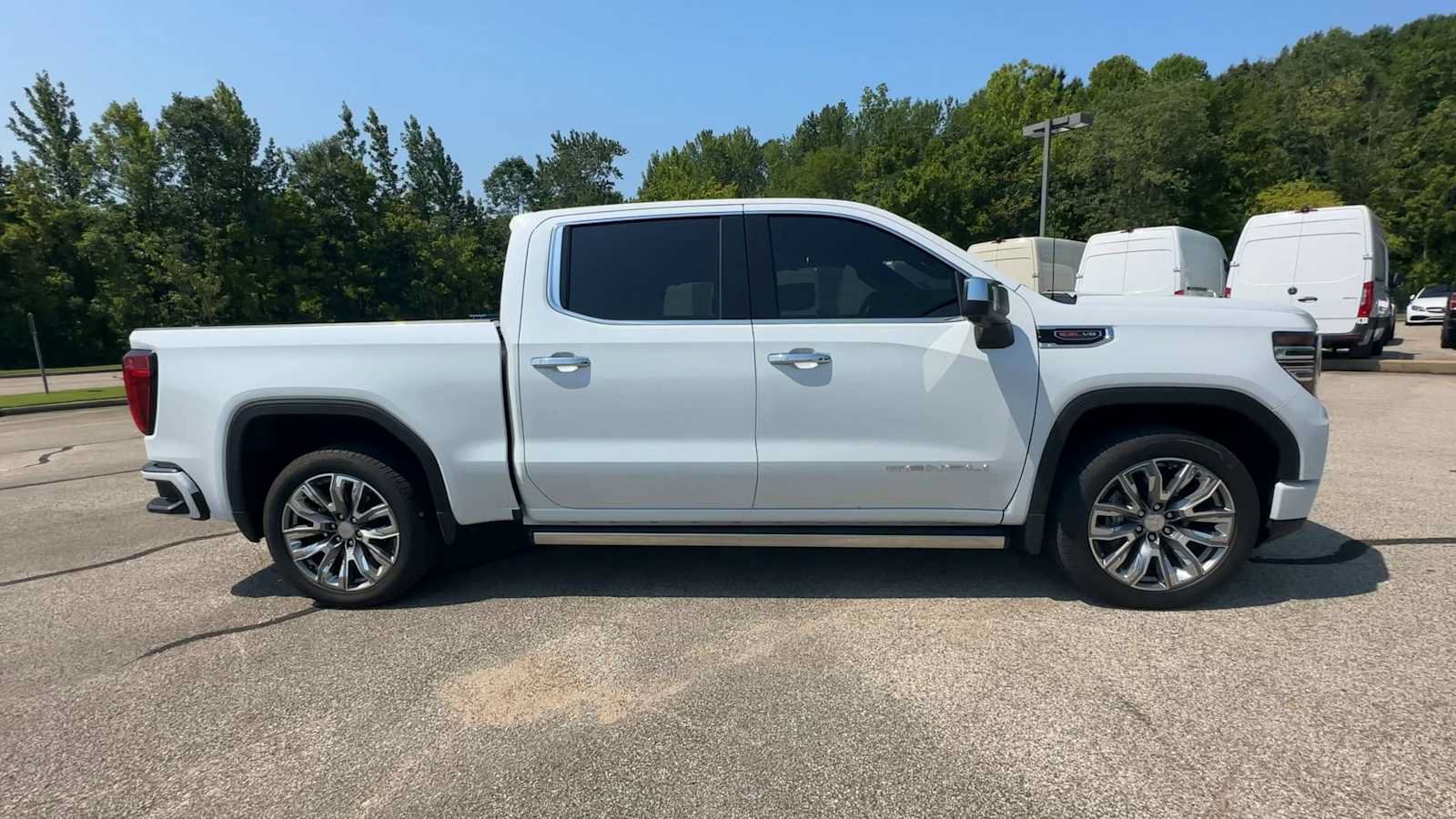 Certified 2026 GMC Sierra 1500 Denali w/ Denali Reserve Package AWD/4WD image 9