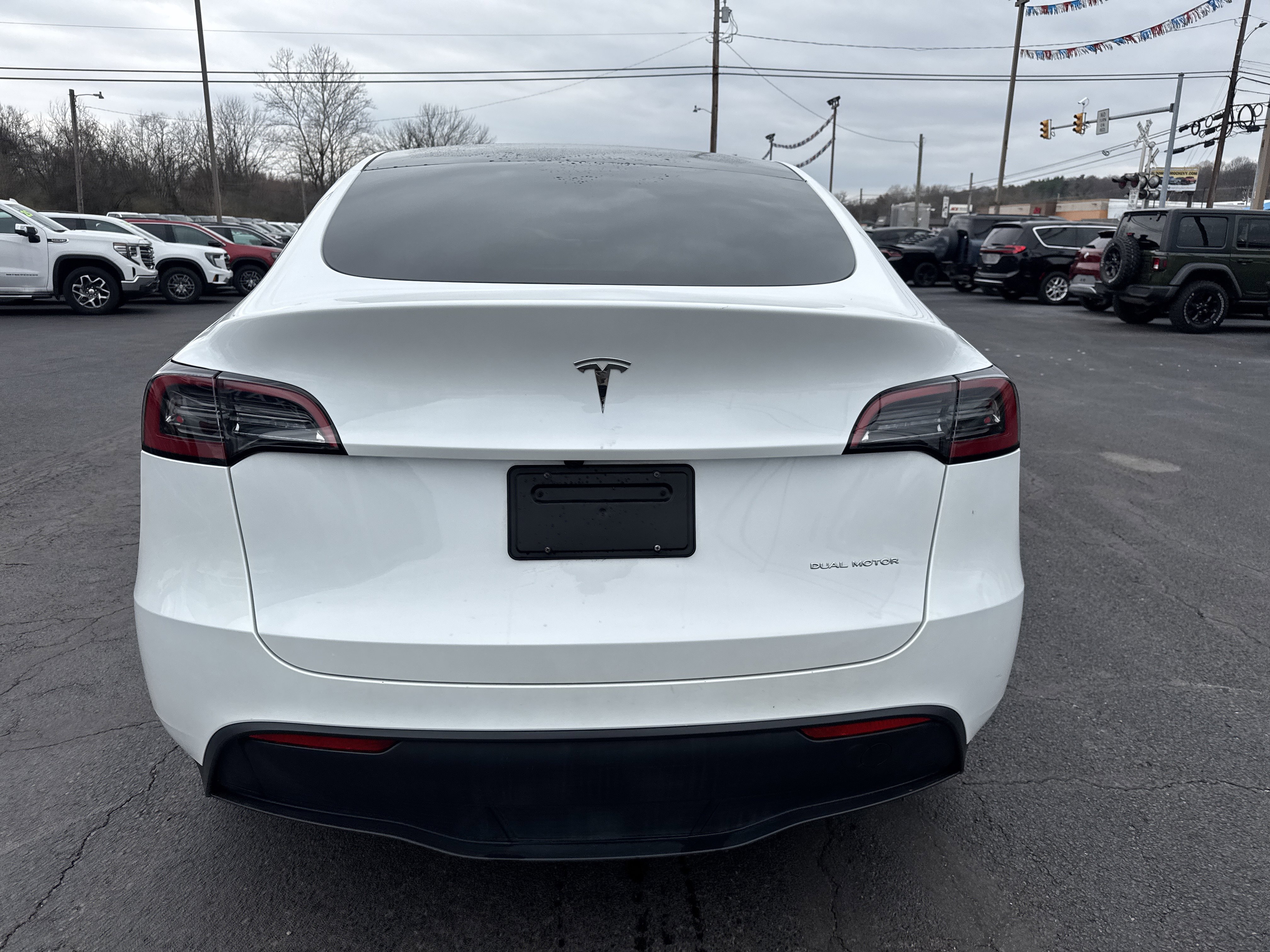 Used 2023 Tesla Model Y Long Range video 5