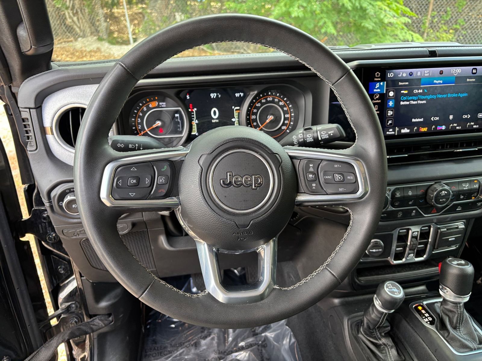 Used 2025 Jeep Wrangler Unlimited Sahara AWD/4WD image 29
