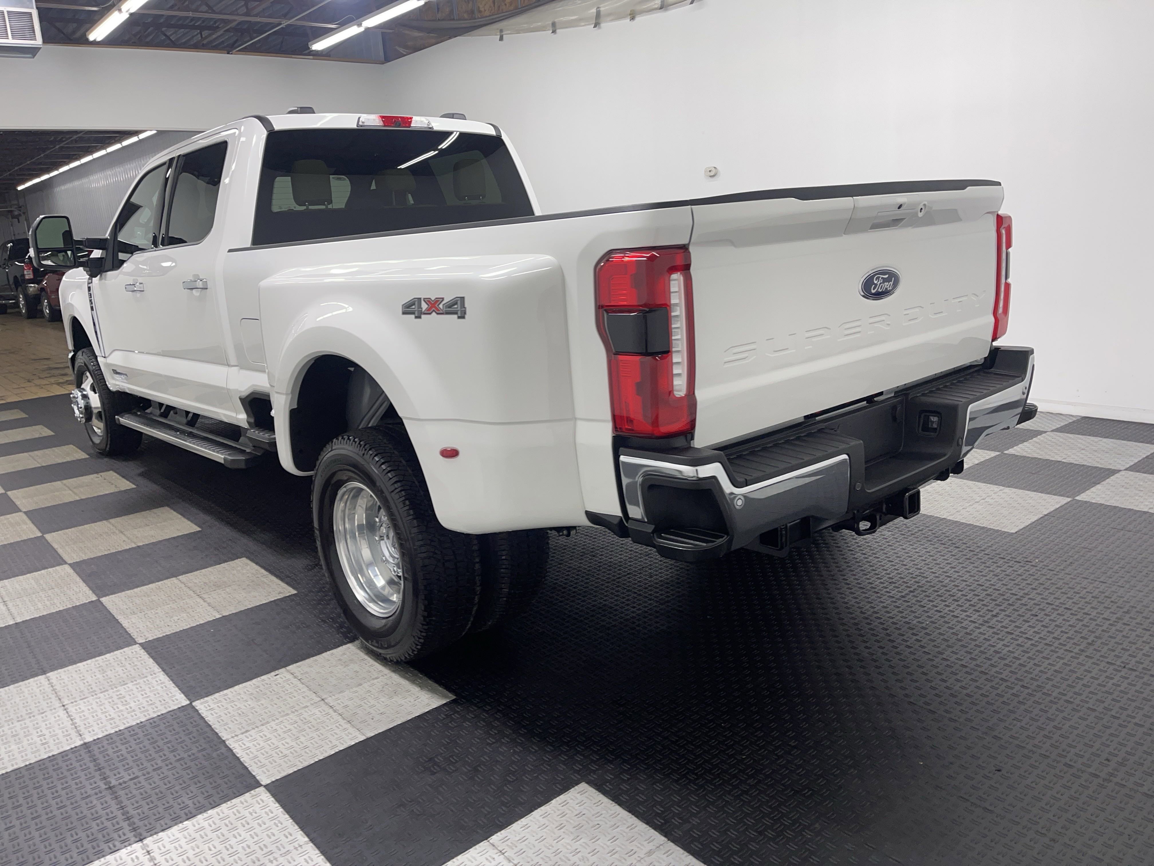 New 2026 Ford F350 Lariat w/ Chrome Package image 2
