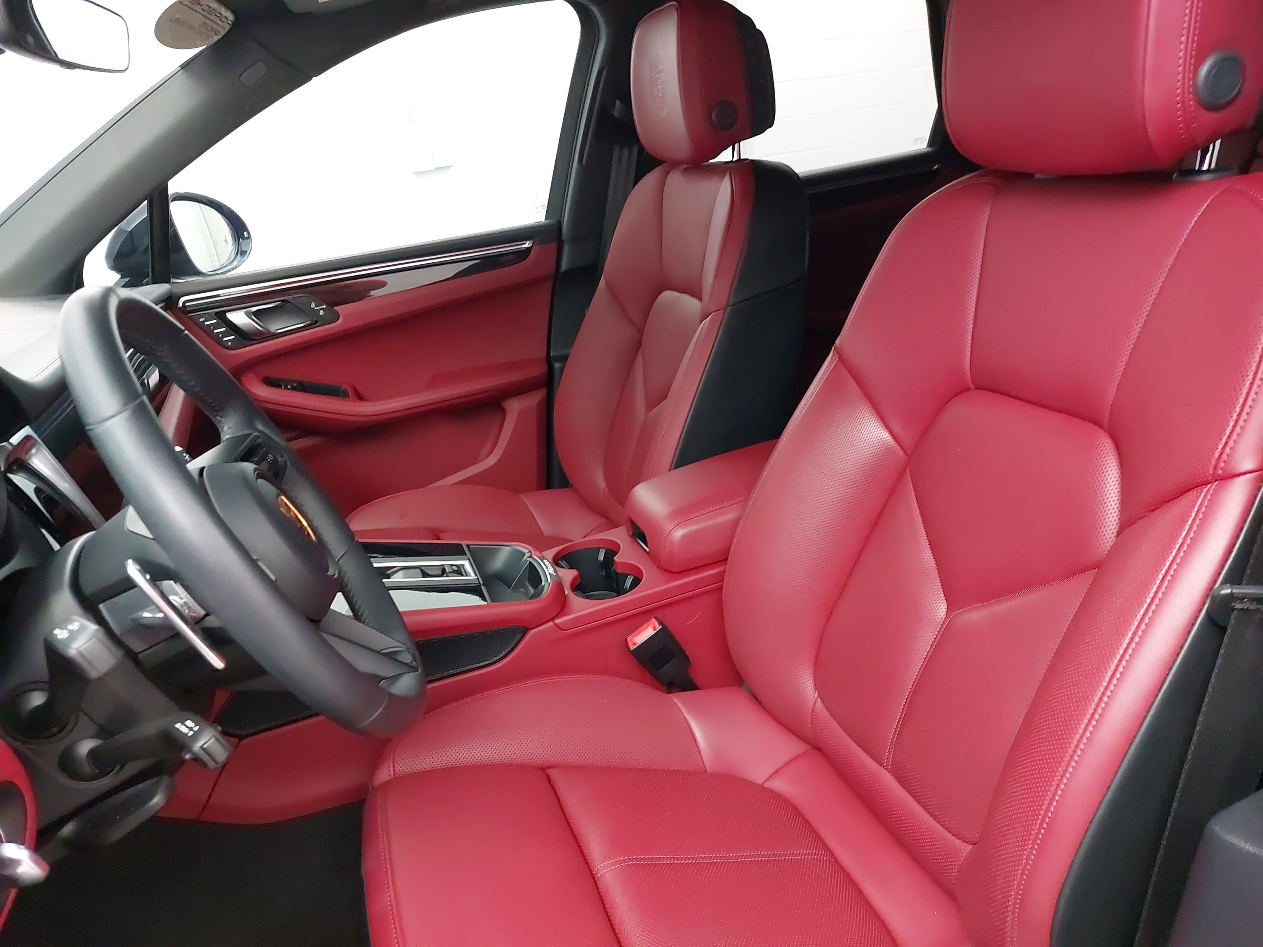 Certified 2024 Porsche Macan Turbo AWD/4WD image 17