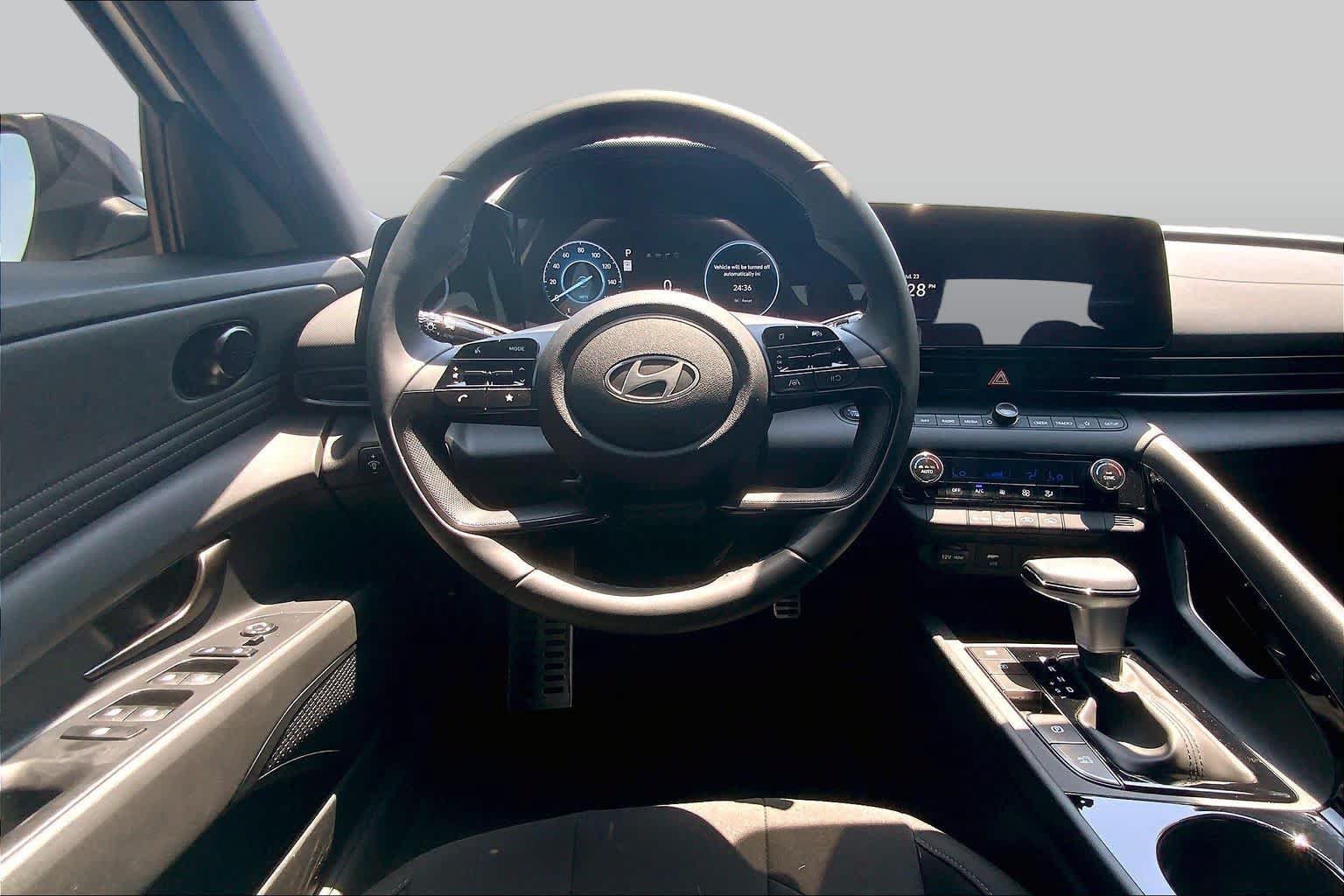Used 2025 Hyundai Elantra SEL FWD image 6