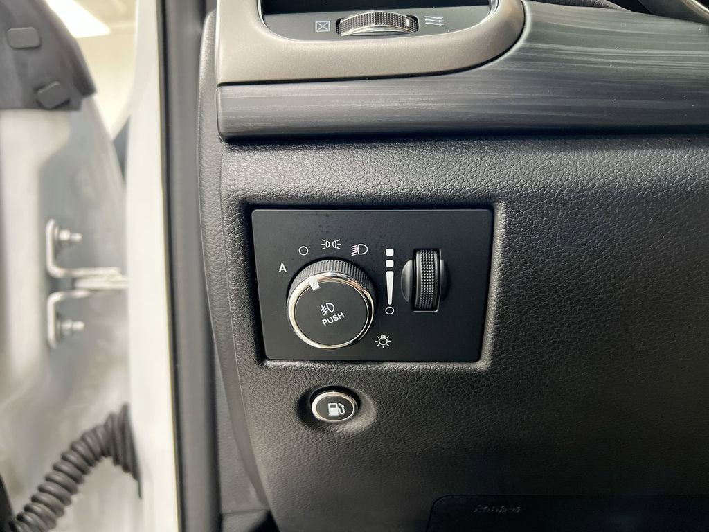 Used 2022 Jeep Grand Cherokee Laredo X image 19