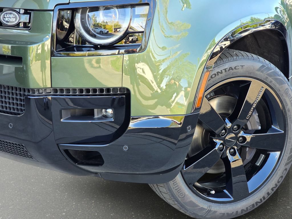 New 2026 Land Rover Defender 110 X-Dynamic SE AWD/4WD image 32