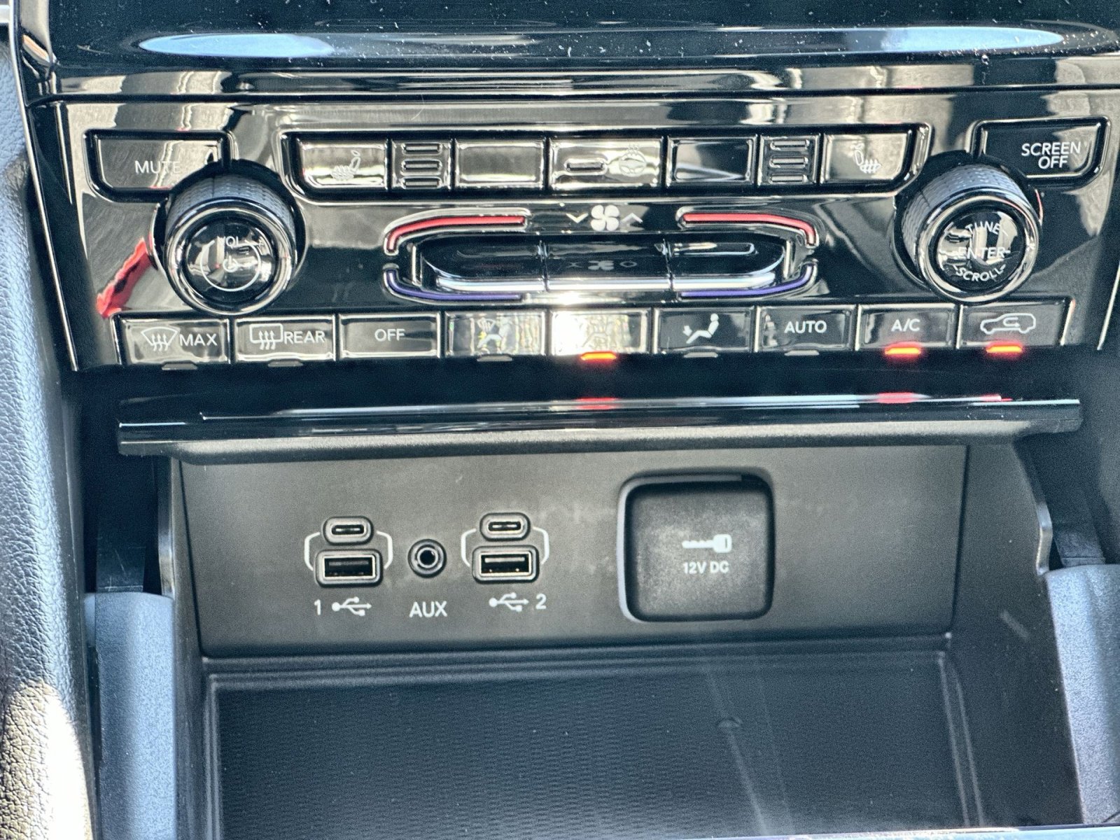 New 2025 Jeep Grand Cherokee Laredo X w/ Luxury Tech Group I image 18