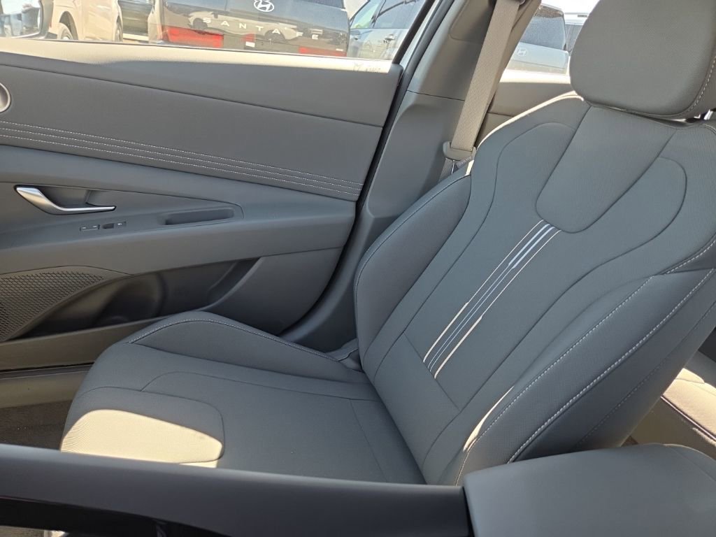 Used 2025 Hyundai Elantra SEL FWD image 18