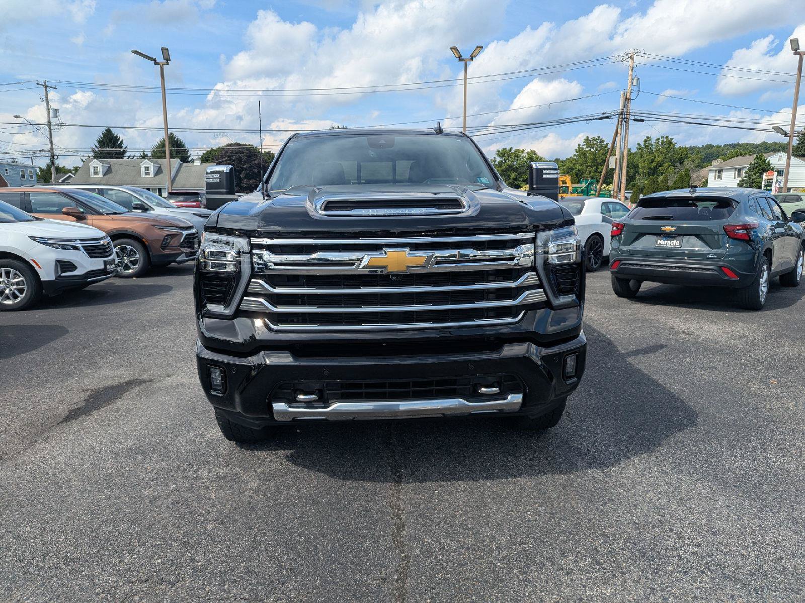 Used 2024 Chevrolet Silverado 2500 High Country w/ Technology Package AWD/4WD image 2