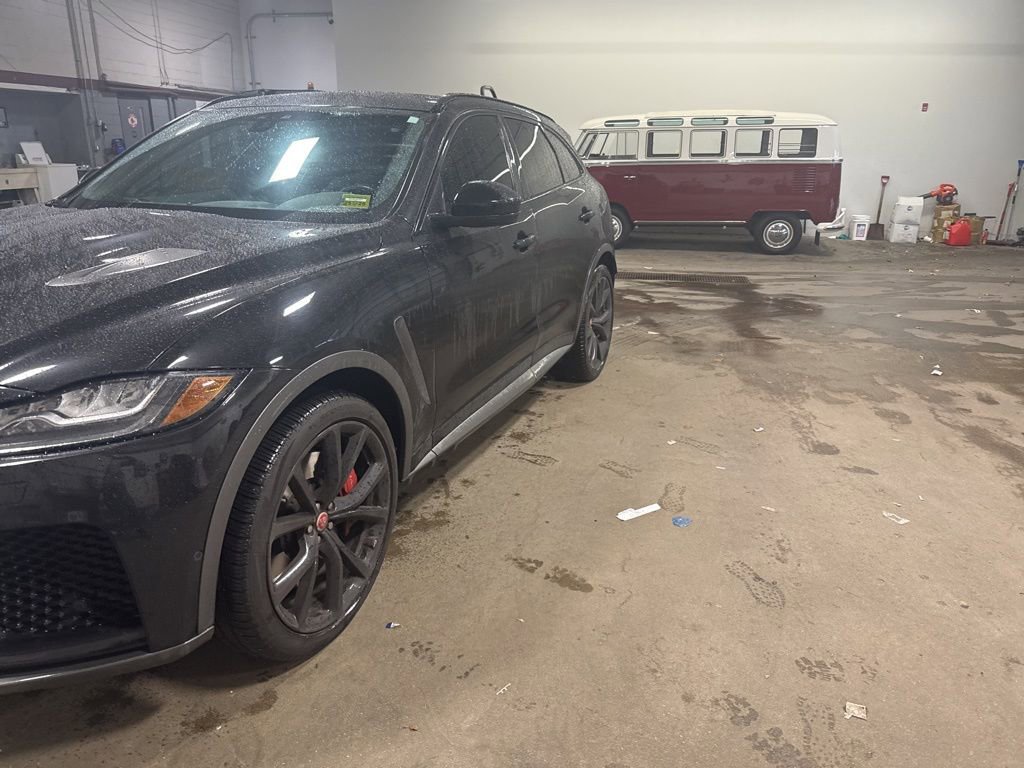 Used 2020 Jaguar F-PACE SVR image 2