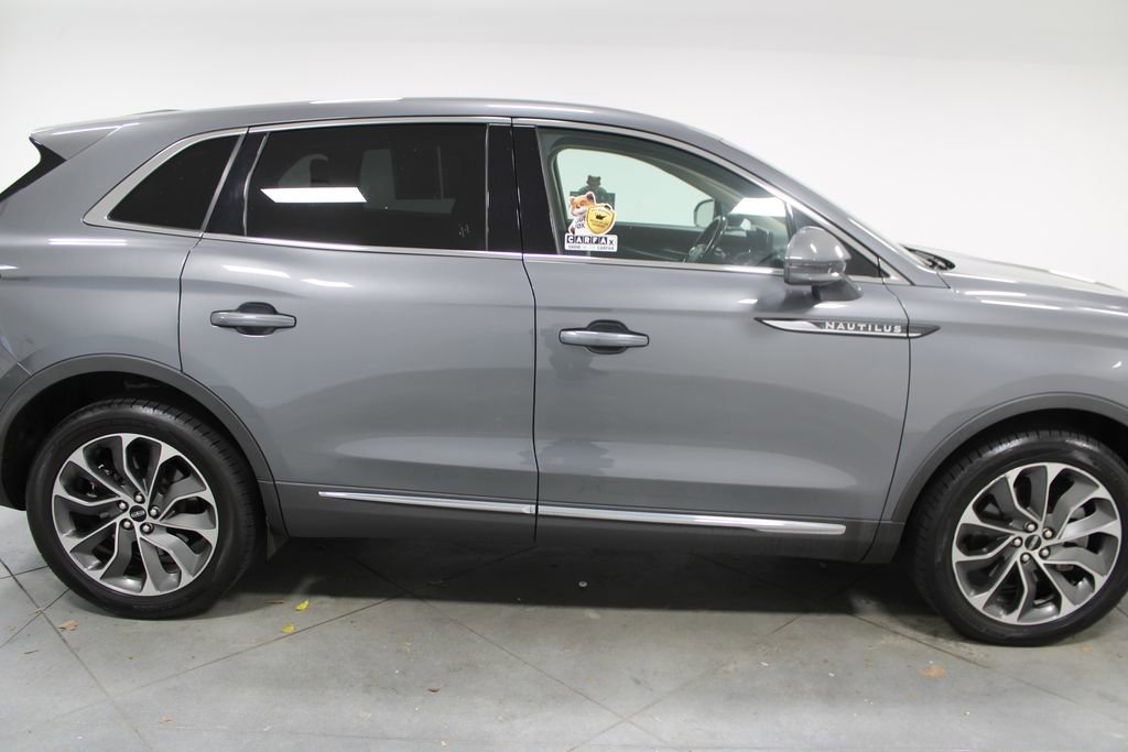 Used 2022 Lincoln Nautilus Reserve w/ Equipment Group 201A image 11