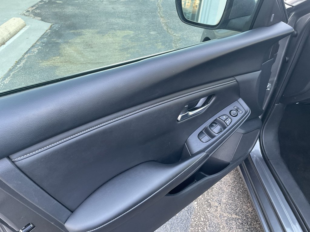 Used 2024 Nissan Sentra SV FWD image 9