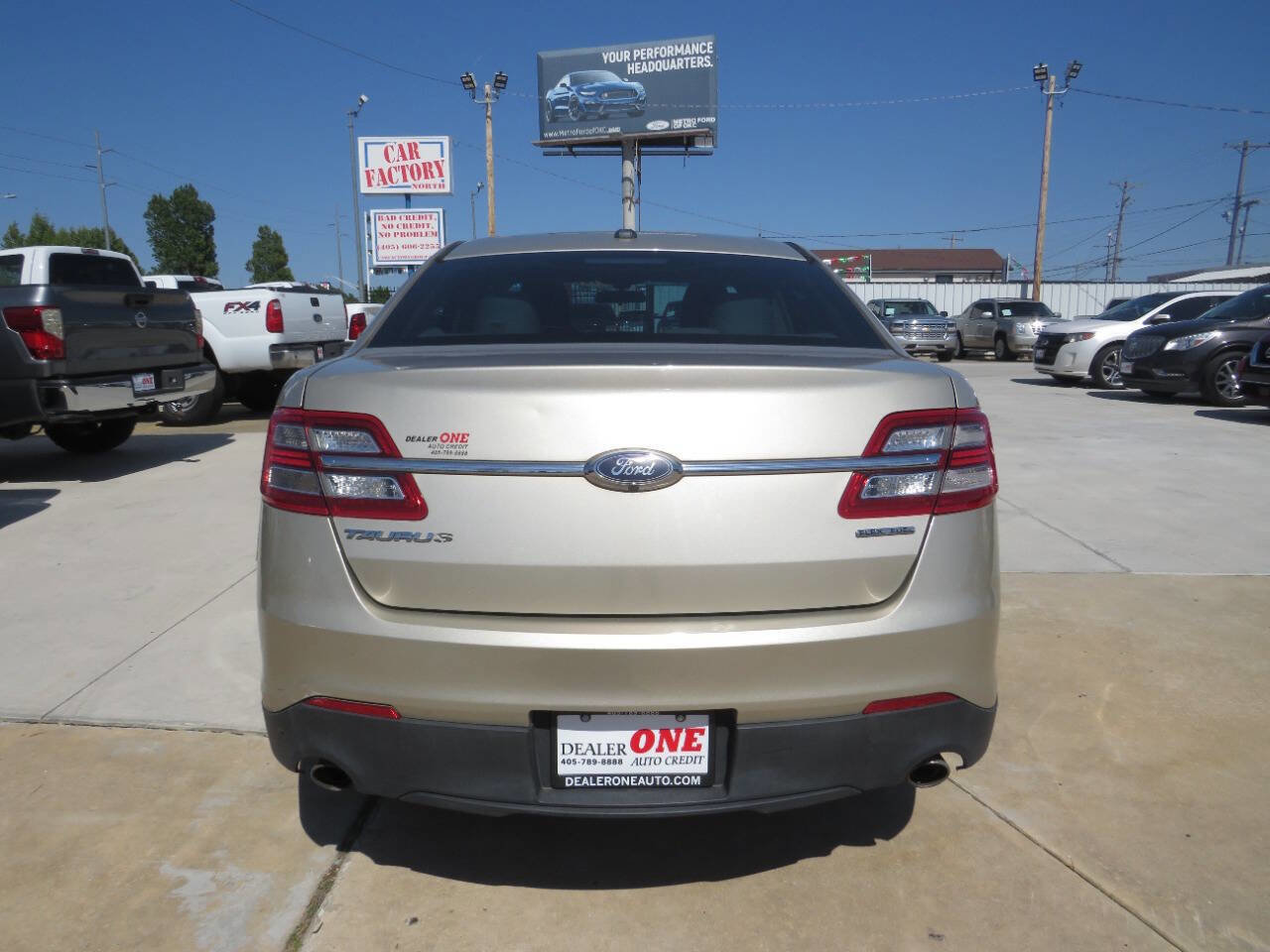 Used 2017 Ford Taurus SE FWD image 4