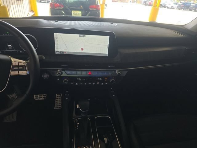 Used 2024 Kia Telluride SX Prestige w/ Towing Package AWD/4WD image 8