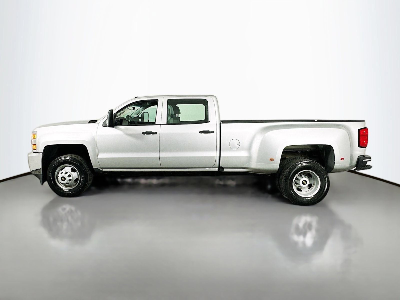 Used 2018 Chevrolet Silverado 3500 W/T RWD image 5
