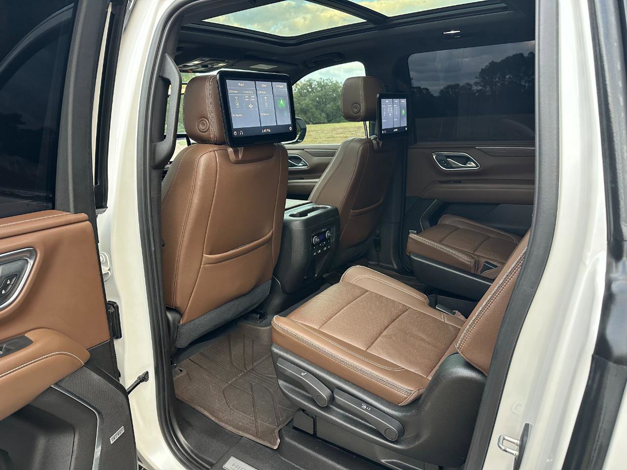 Used 2021 Chevrolet Suburban High Country RWD image 17