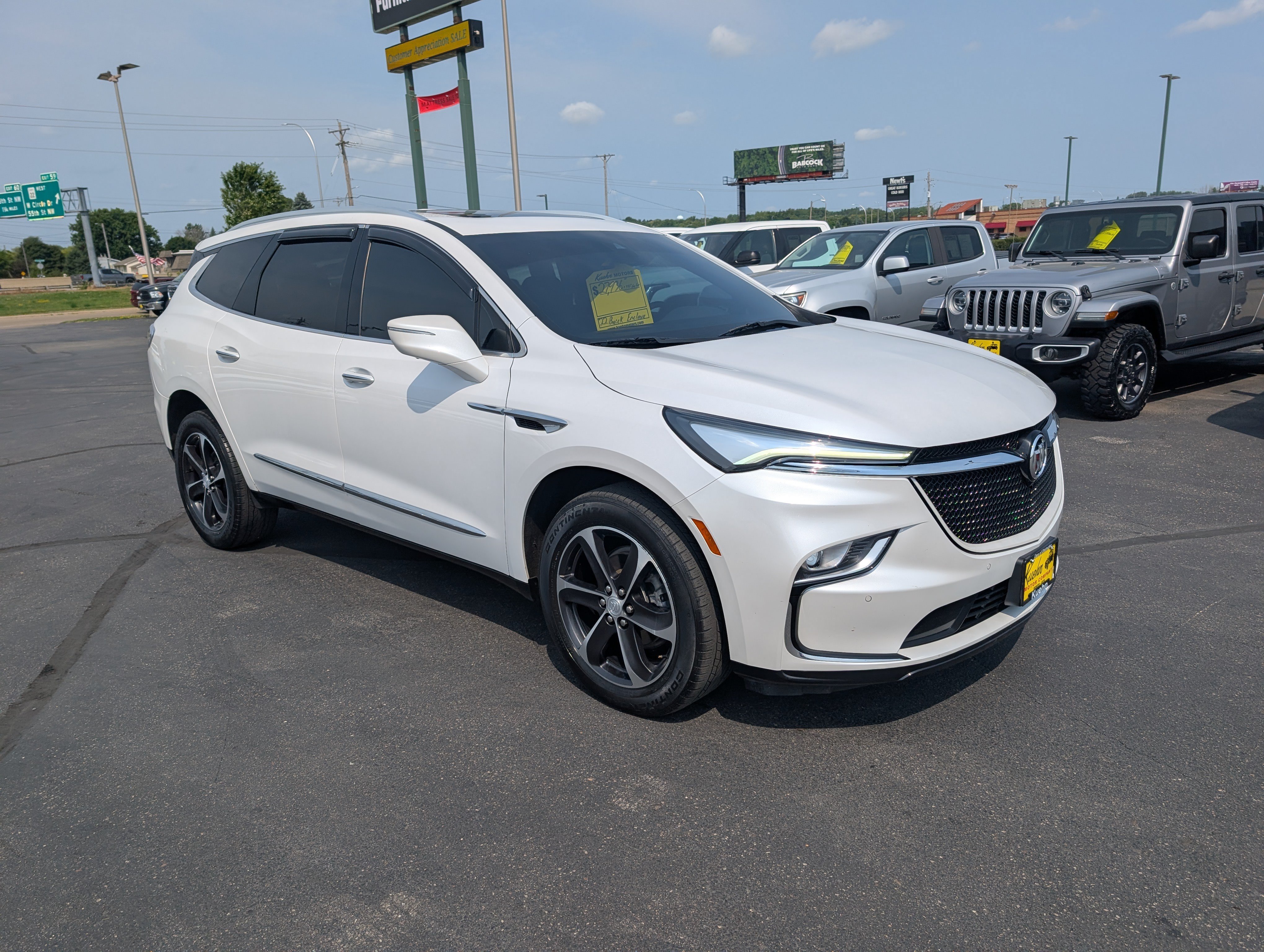 Used 2022 Buick Enclave Essence w/ Experience Buick Package AWD/4WD image 2
