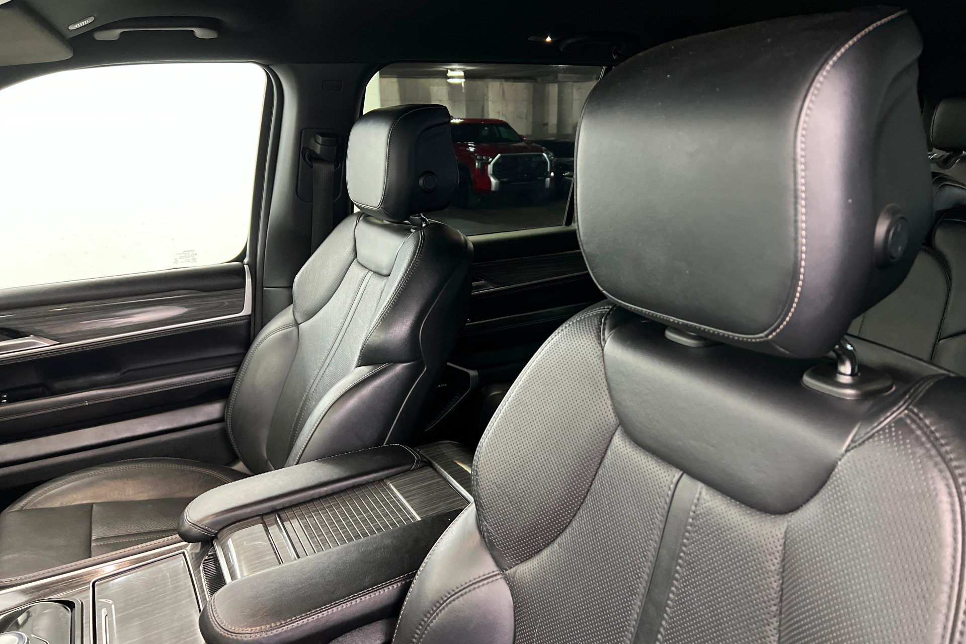 Used 2022 Jeep Wagoneer Series II AWD/4WD image 16