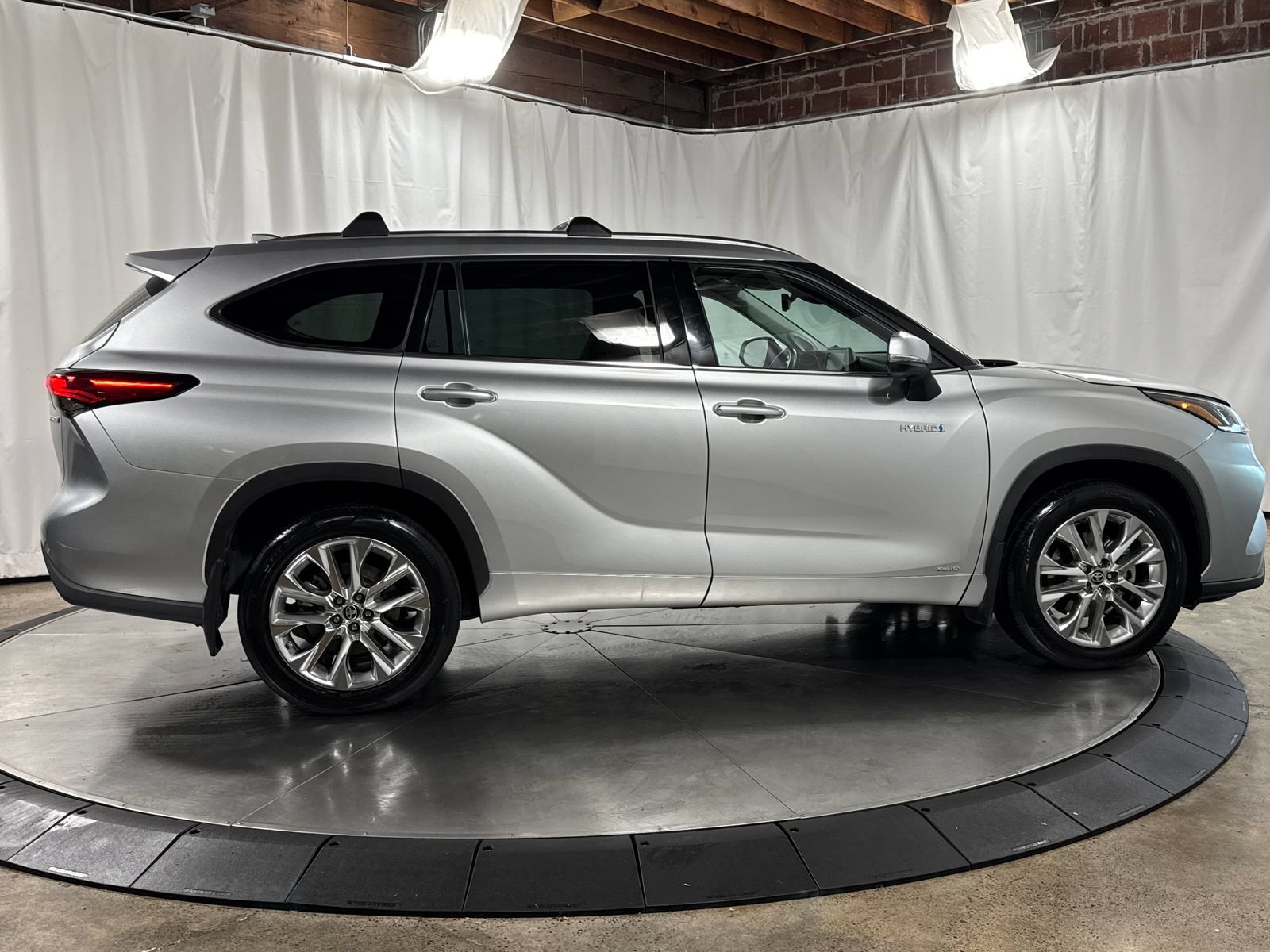 Used 2021 Toyota Highlander Limited AWD/4WD image 6