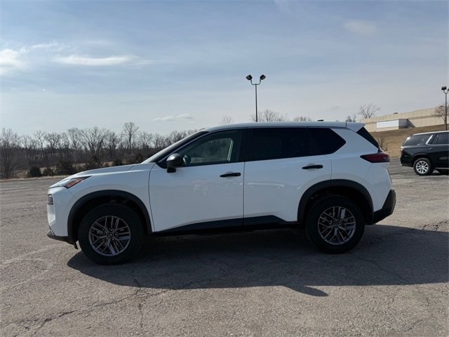 Used 2023 Nissan Rogue S image 6