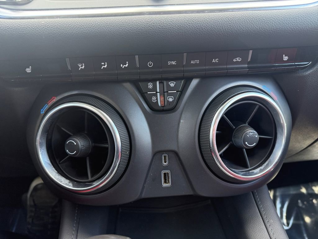 Used 2020 Chevrolet Blazer LT image 19