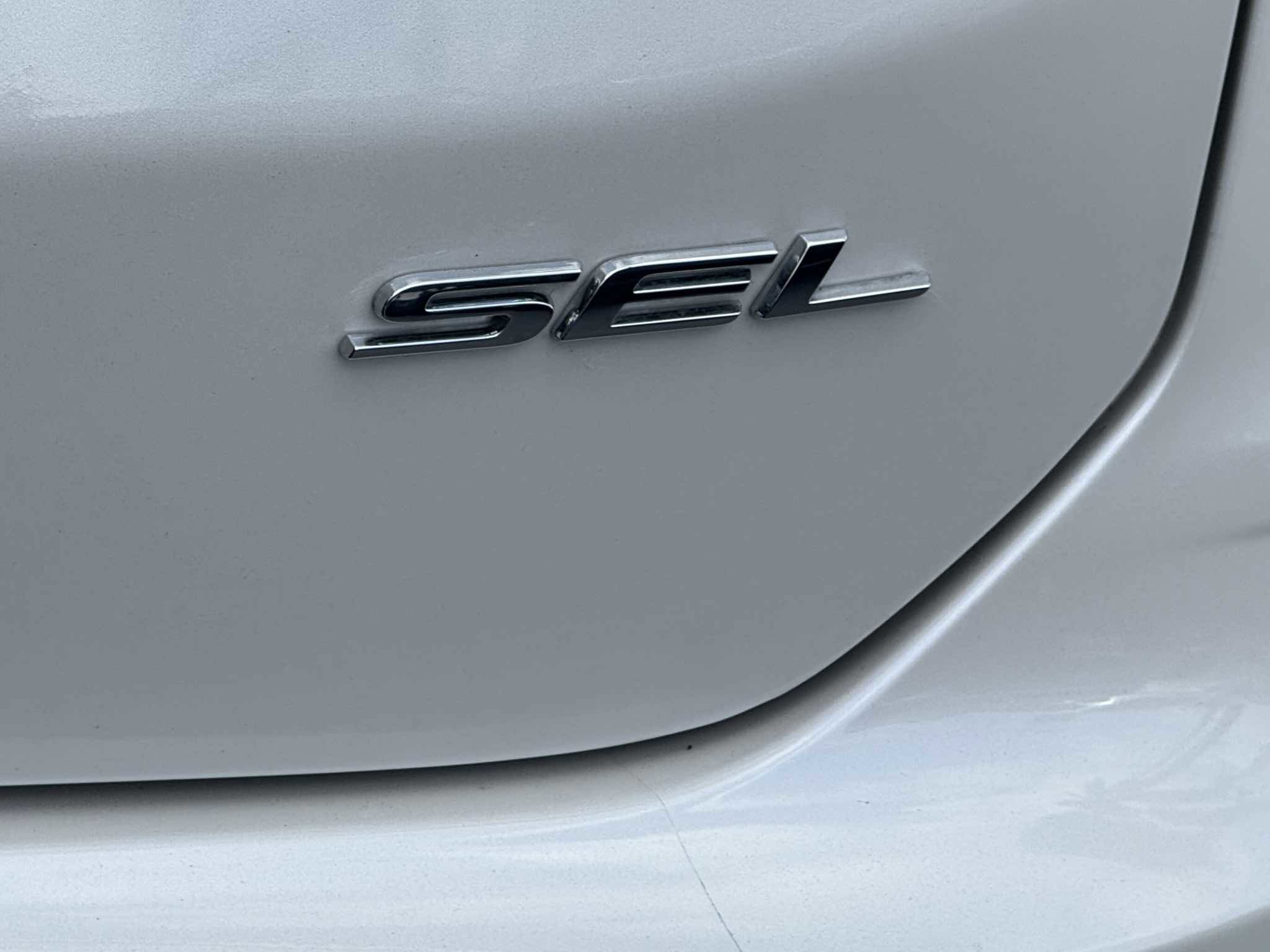 Used 2019 Ford Edge SEL w/ Equipment Group 201A image 6