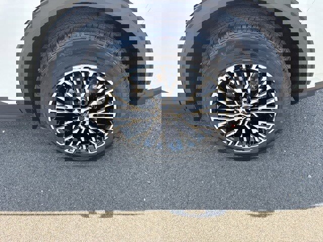 New 2025 Ford Escape SE w/ Class II Trailer Tow Package image 32