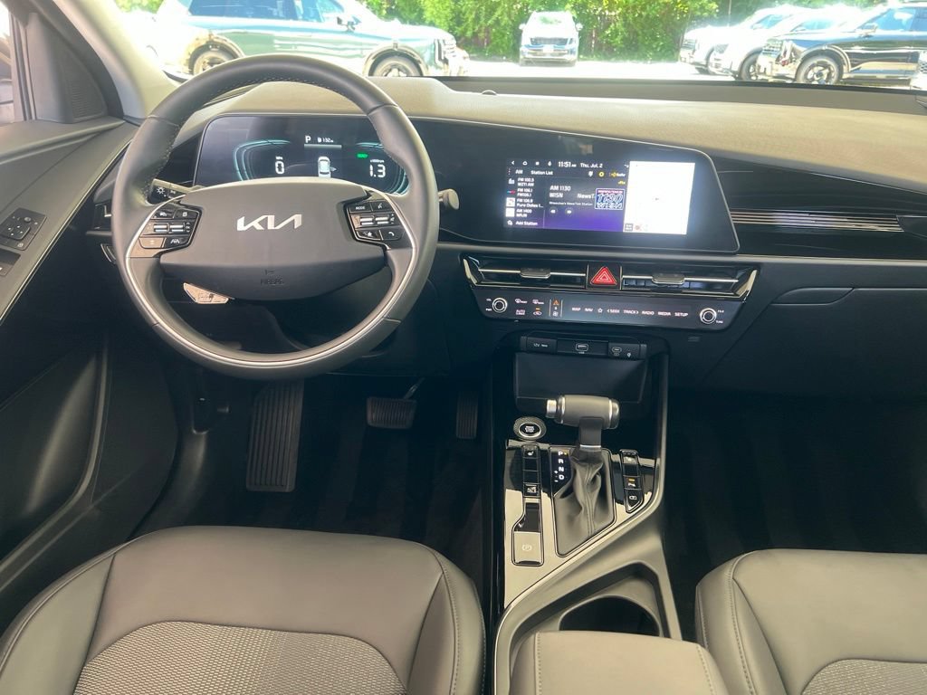 Certified 2024 Kia Niro EX FWD image 17