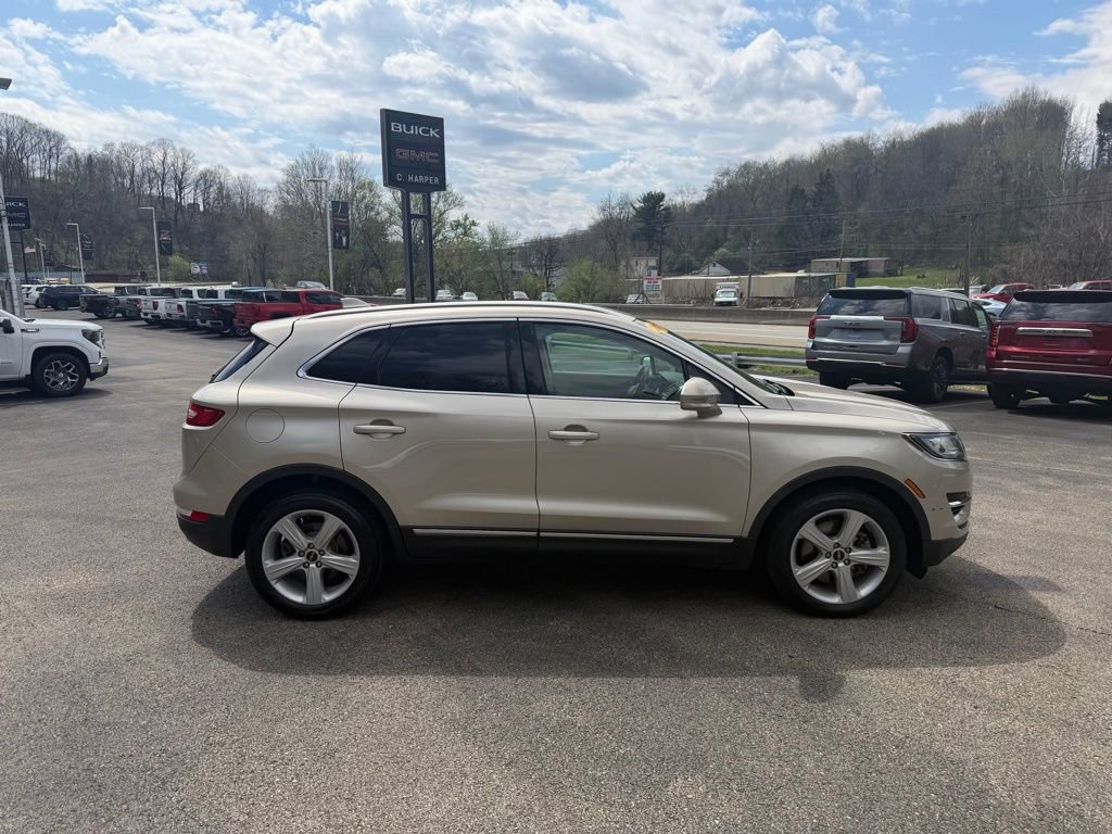 Used 2017 Lincoln MKC Premiere AWD/4WD image 2