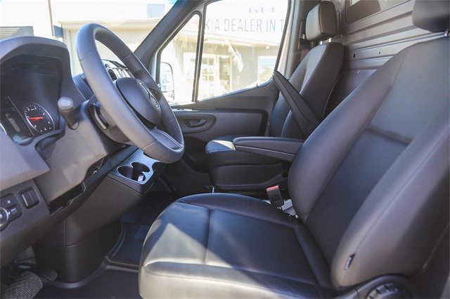 Used 2025 Mercedes-Benz Sprinter 2500 image 15