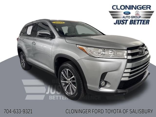 Used 2019 Toyota Highlander XLE image 1
