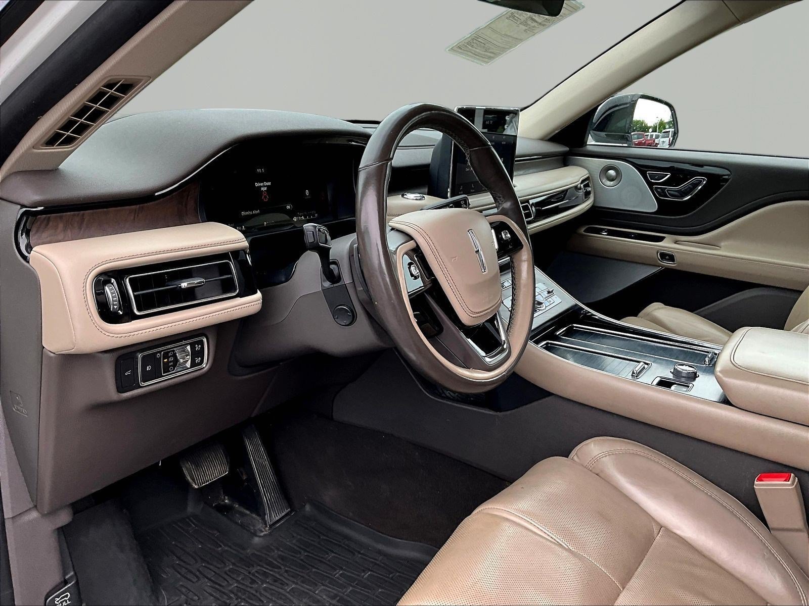 Used 2020 Lincoln Aviator Reserve w/ Equipment Group 202A AWD/4WD image 16