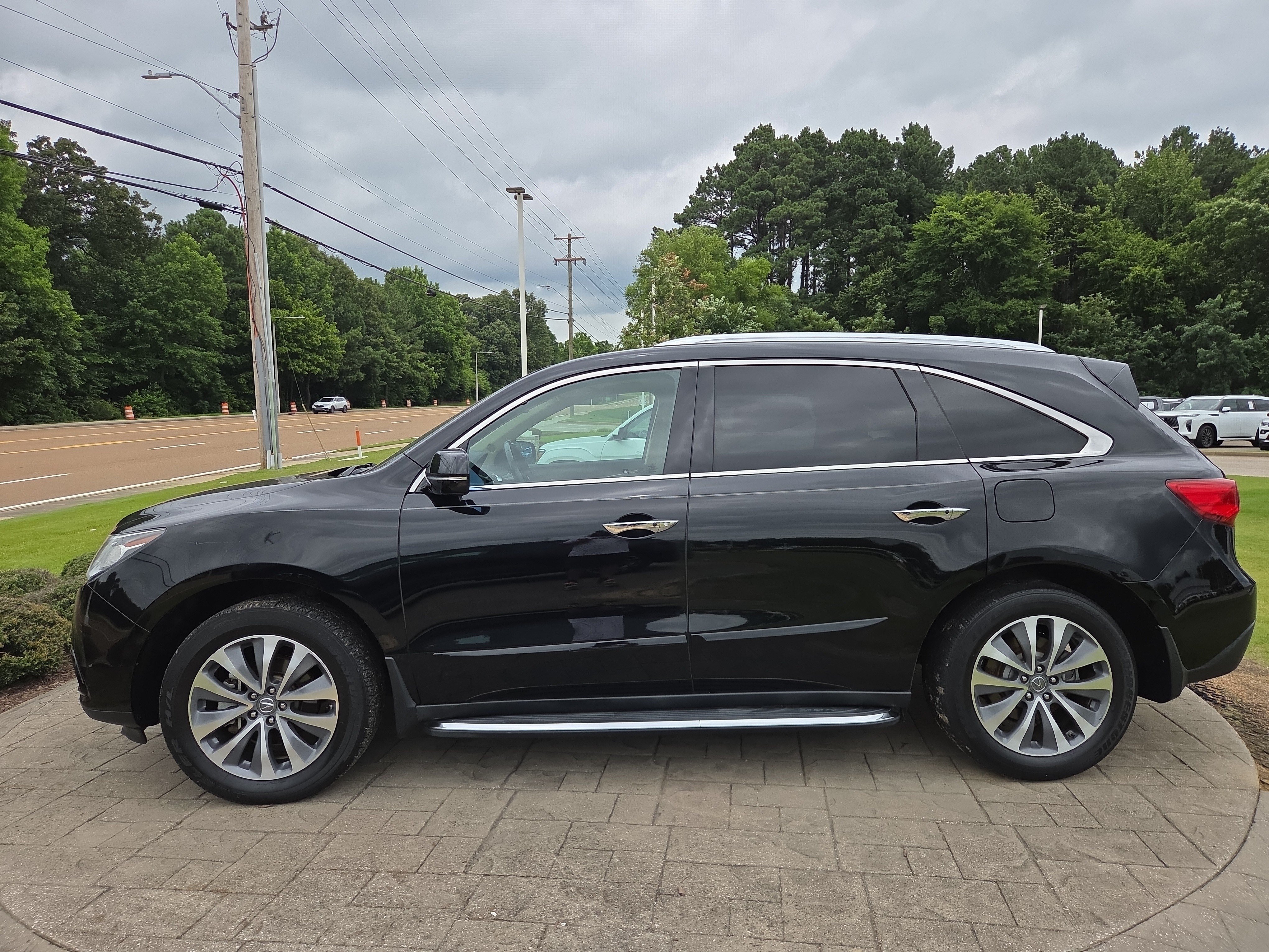Used 2016 Acura MDX FWD w/ Technology Package image 2