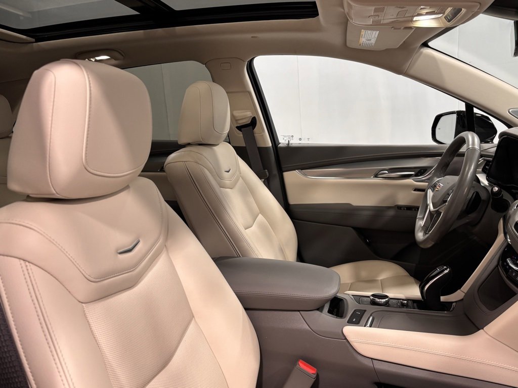 Used 2023 Cadillac XT5 Premium Luxury w/ LPO, Floor Liner Package image 18