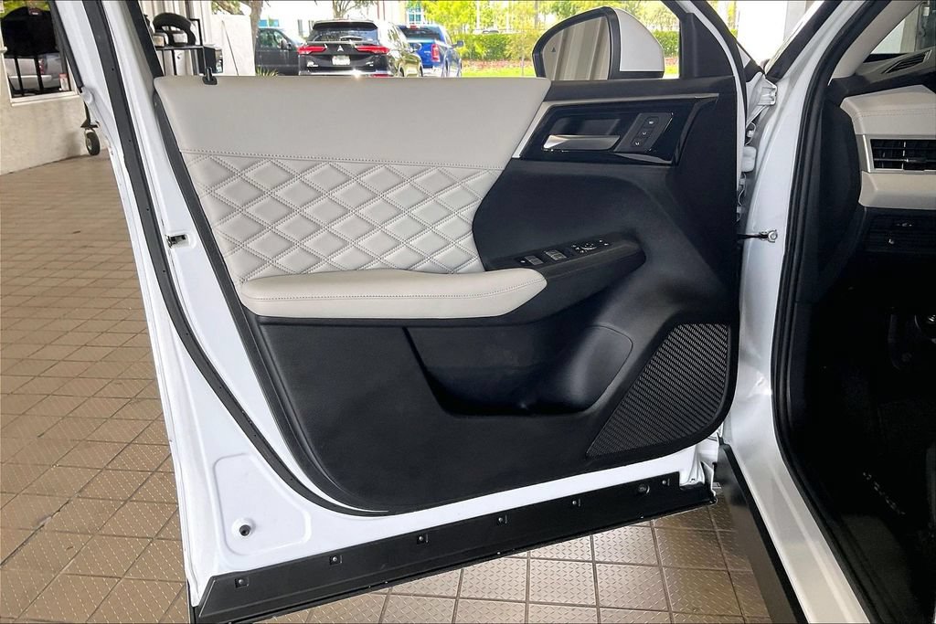 Used 2024 Mitsubishi Outlander SEL AWD/4WD image 2