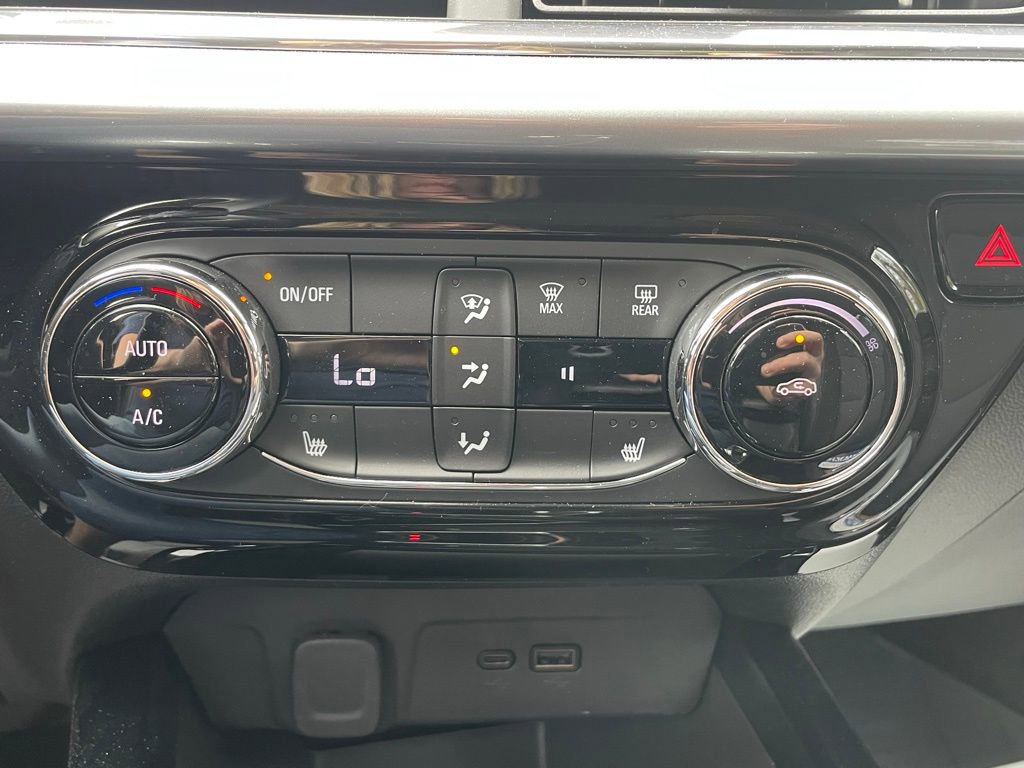 Certified 2025 Chevrolet Trax LT w/ LT Convenience Package image 32