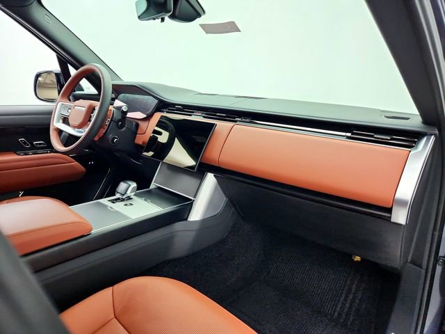 Certified 2025 Land Rover Range Rover SV image 13