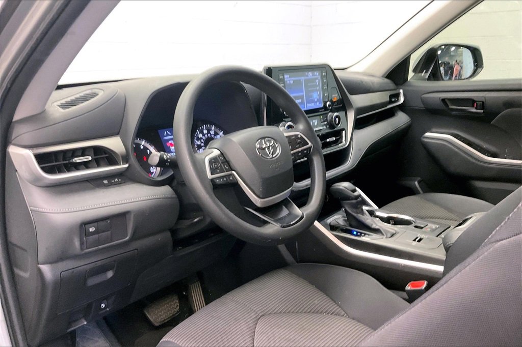 Used 2022 Toyota Highlander L image 12